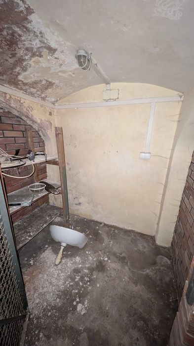 Do wynajęcia magazyn z zapleczem sanitarnym – Wałbrzych,