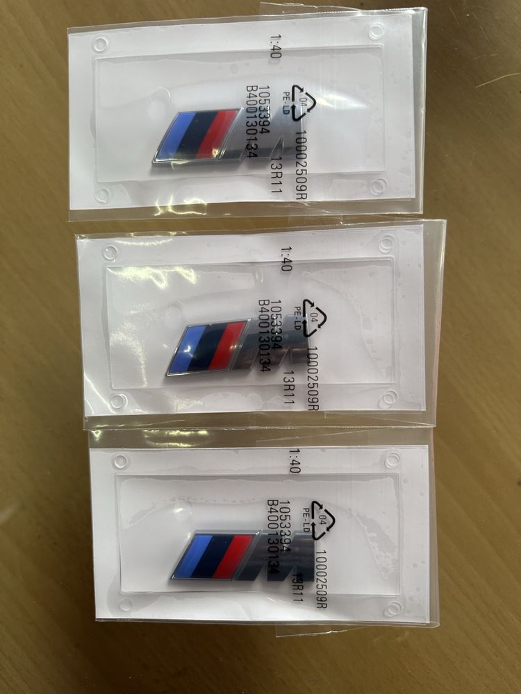 Vendo 3 simbolo M sport para BMW novos com autocolante