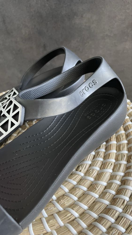 Crocs sandały serena embellish flip W8 38/39