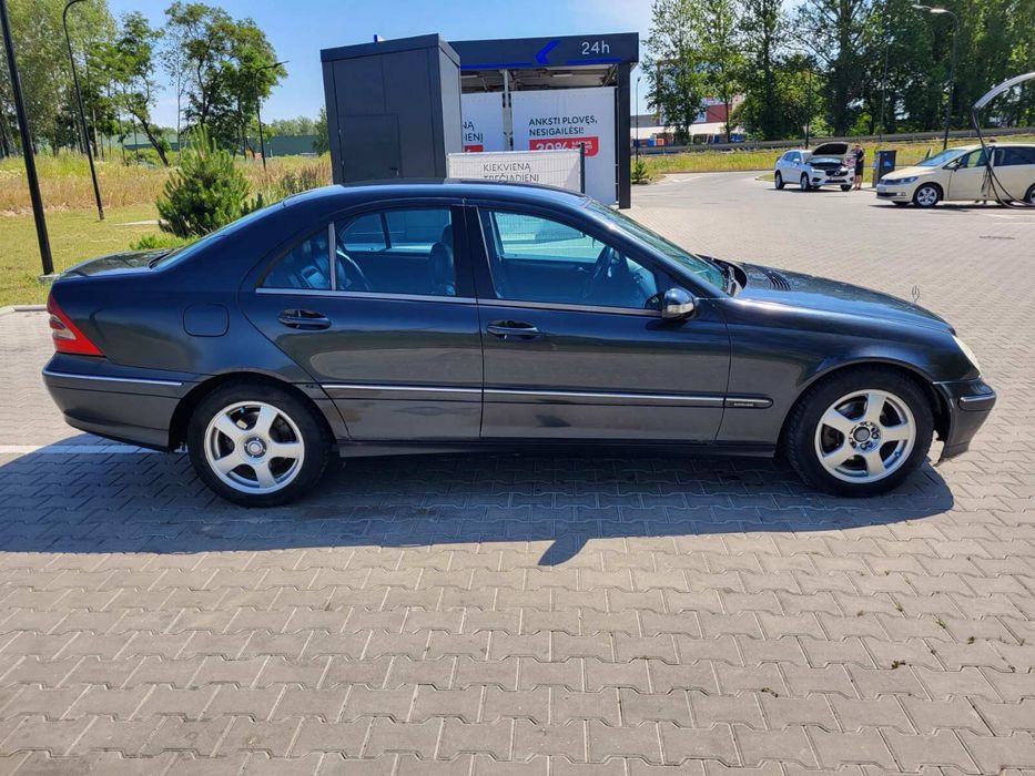 Розбірка Mercedes-Benz W203 2.2 CDI OM646 Синій колір