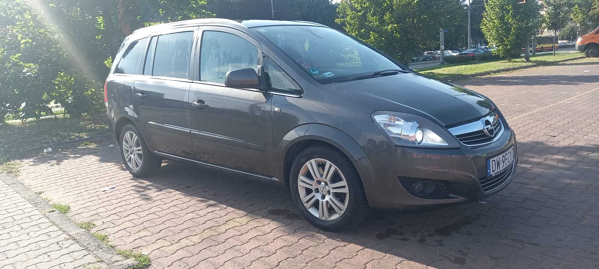 Opel Zafira 2010 rok 1.7 diesel jak nowe auto