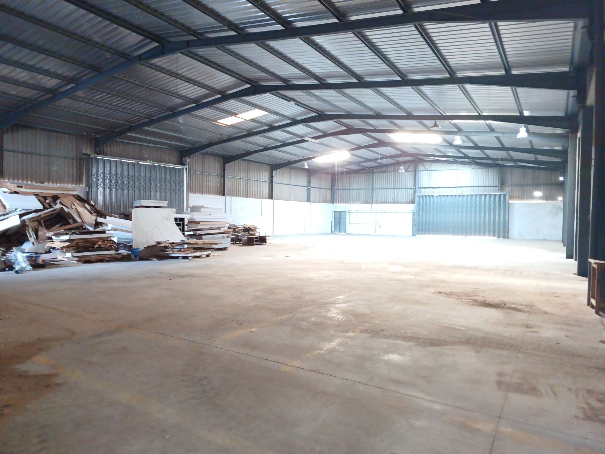 Pavilhão unidade industrial Z.I. Vilar dos Prazeres - Ourém- 9000 m2