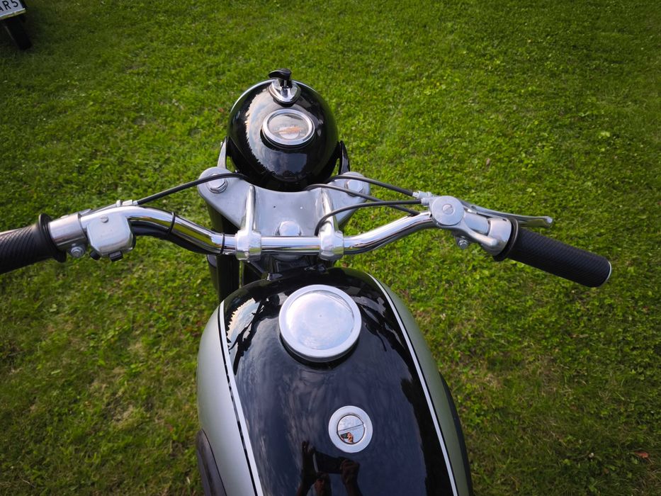 Motocykl SHL M11 po kompletnej renowacji wyprzedaż kolekcji OSA WFM