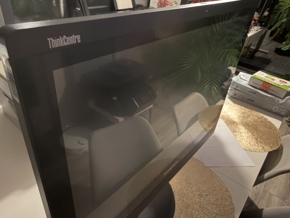 Komputer z ekranem dotykowym Lenovo AIO M23z 23’ i5 nr. 4590 dysk258gb