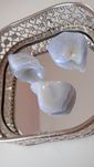 Polerowany chalcedon niebieski z elementami koronki