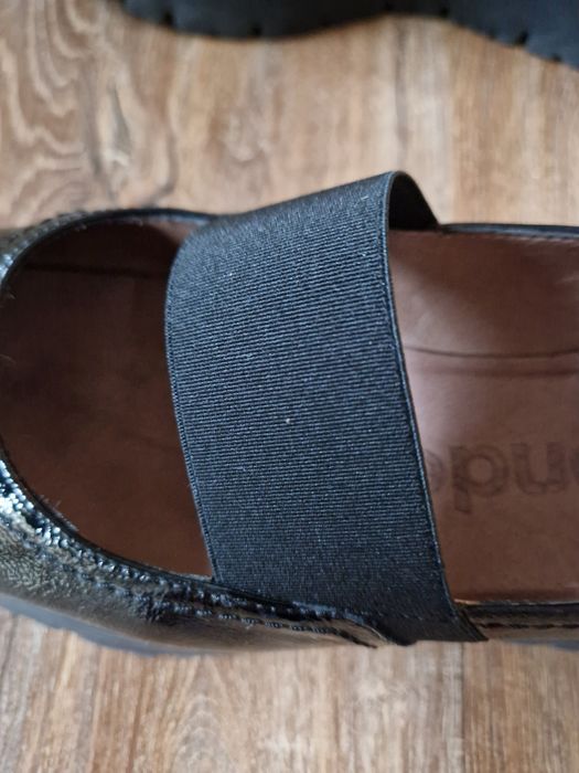 Czarne skórzane lakierowane półbuty Wonders, r. 40