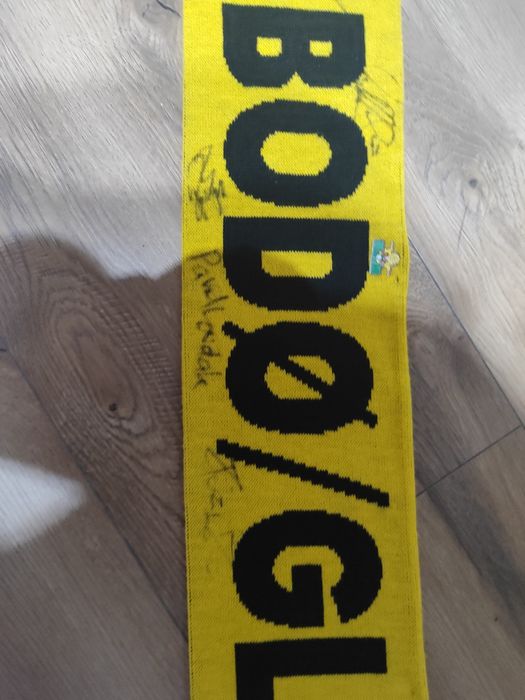 Szalik fk bodo glimt+ autografy + przypinka