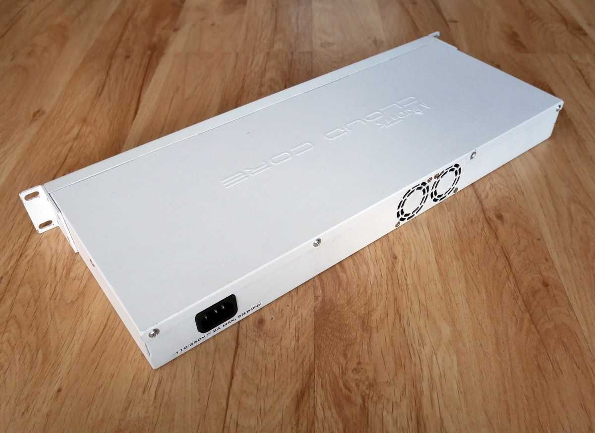 Router MikroTik CCR1036-12G-4S