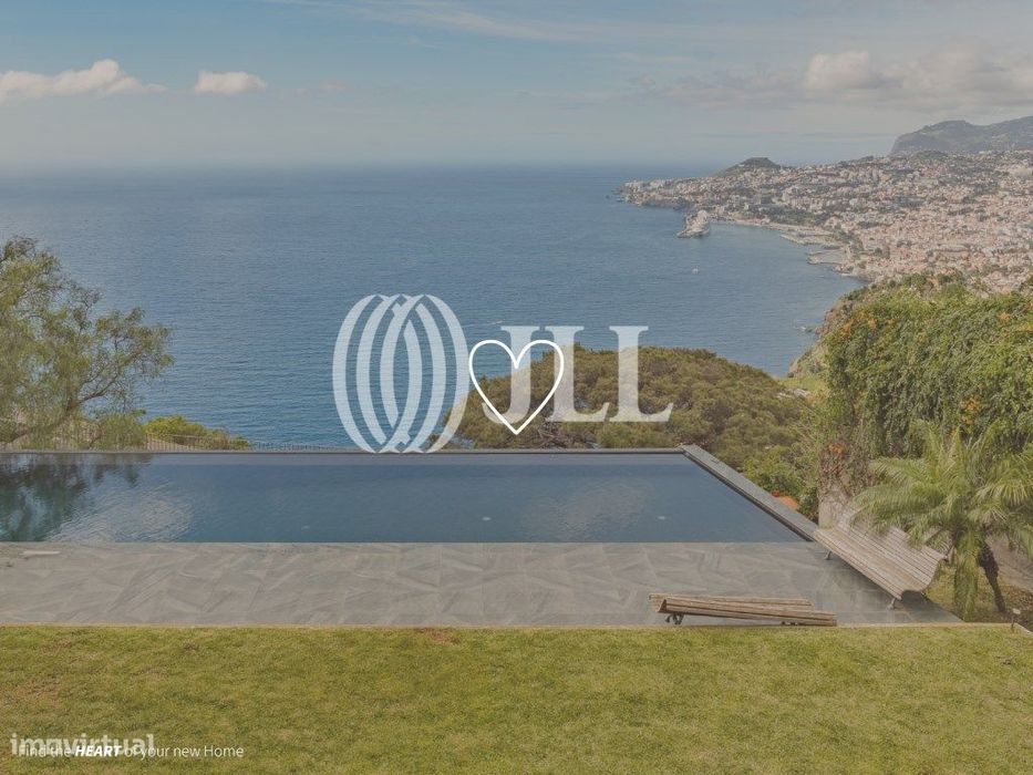 Moradia T4 com piscina e vista mar, no Funchal, Madeira