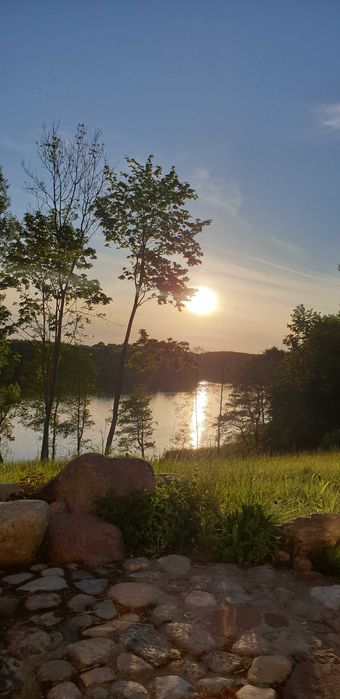 Działka budowlana z linią brzegową jeziora Dadaj