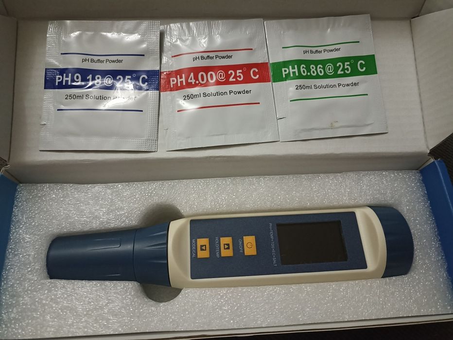 Тестер качества воды и уровня pH.