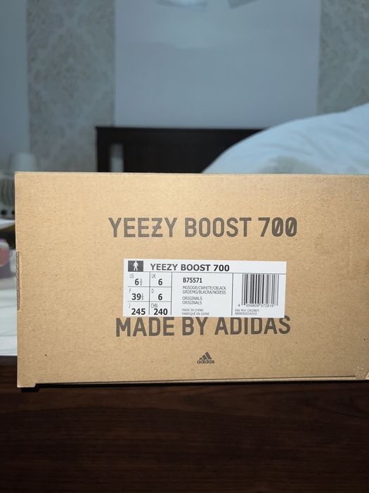 YEEZY BOOST 700 usada 1x