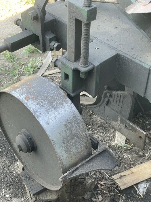 Продам плуг ПНБ 3-35. Висока стойка