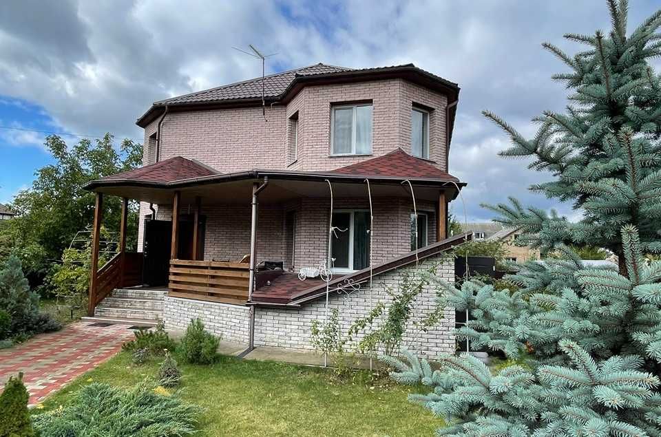 Будинок з жилим ремонтом та ПІДВАЛОМ у Центрі Бучі!  БЕЗ комісії