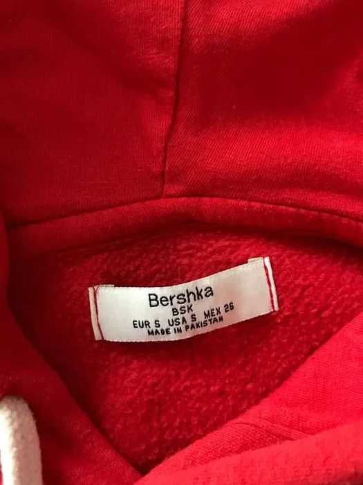 Czerwona bluza z Bershki