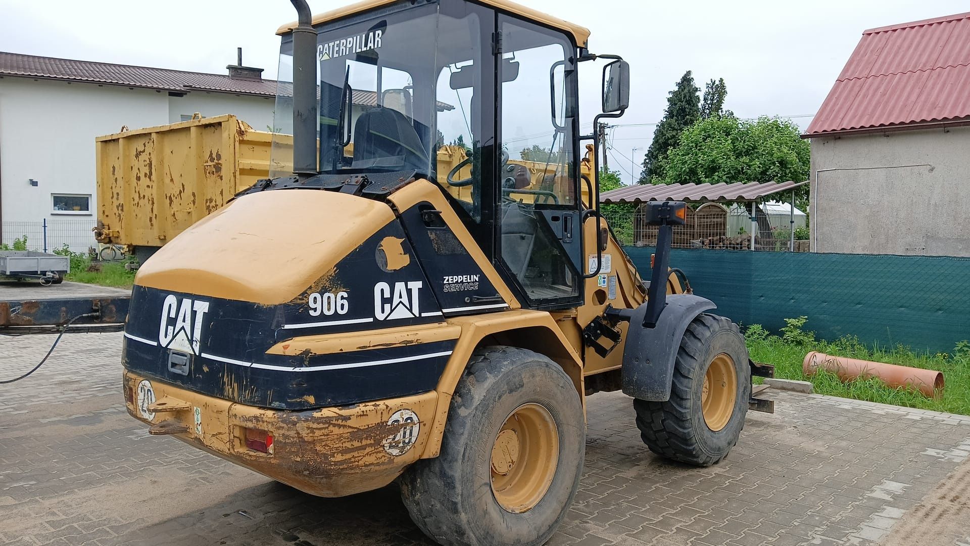 Ładowarka Cat 906 sprowadzona z Niemiec