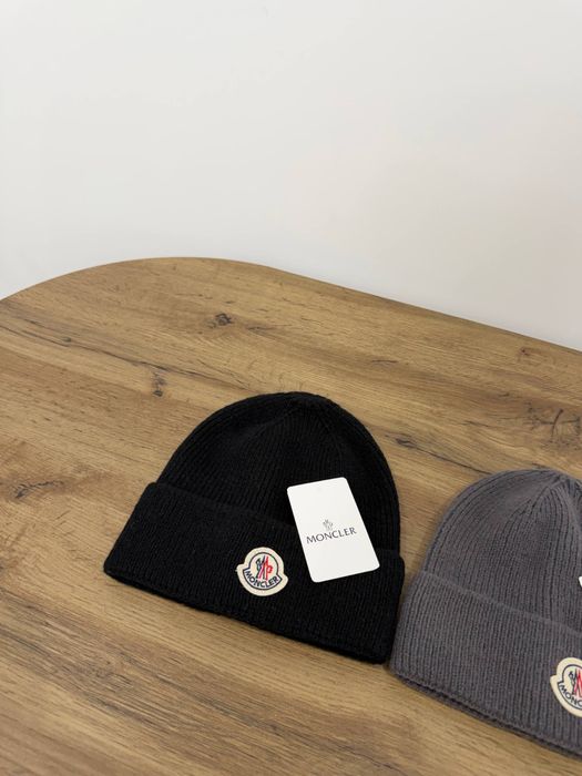 Шапки Moncler універсальні зимові