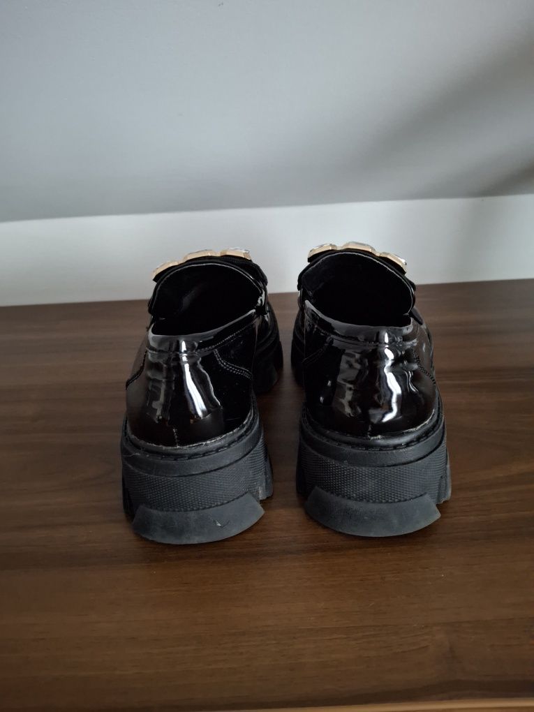Buty damskie lakierowane