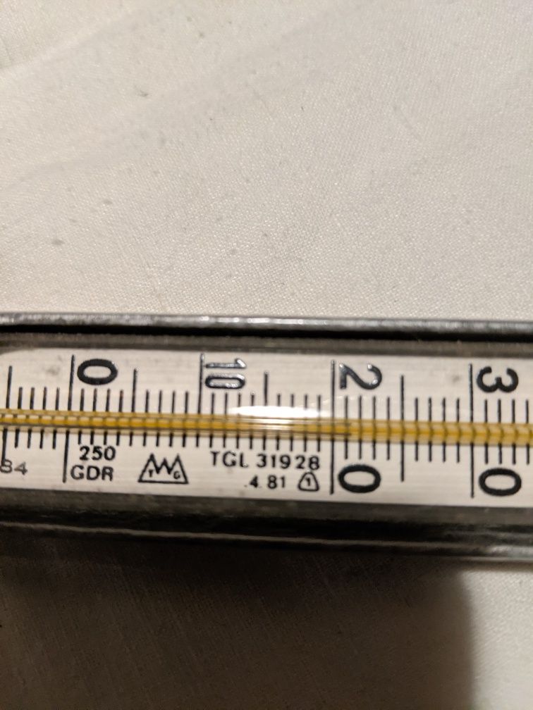 Термометр ртутный в комплекте с металлической обоймой