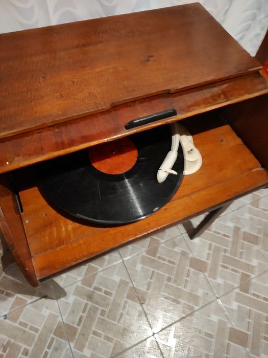 Gramofon odbiornik stary PRL zabytek