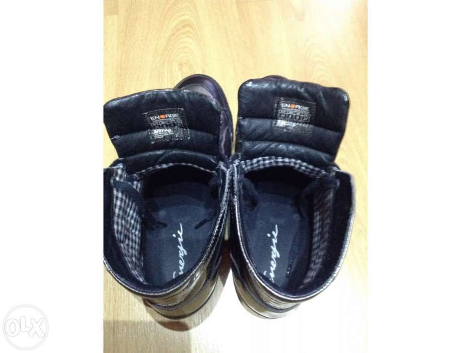 Tênis bota marca Energie cinza brilhante