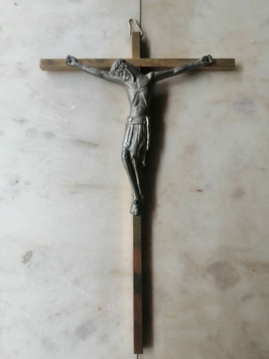 Крест католический настенный