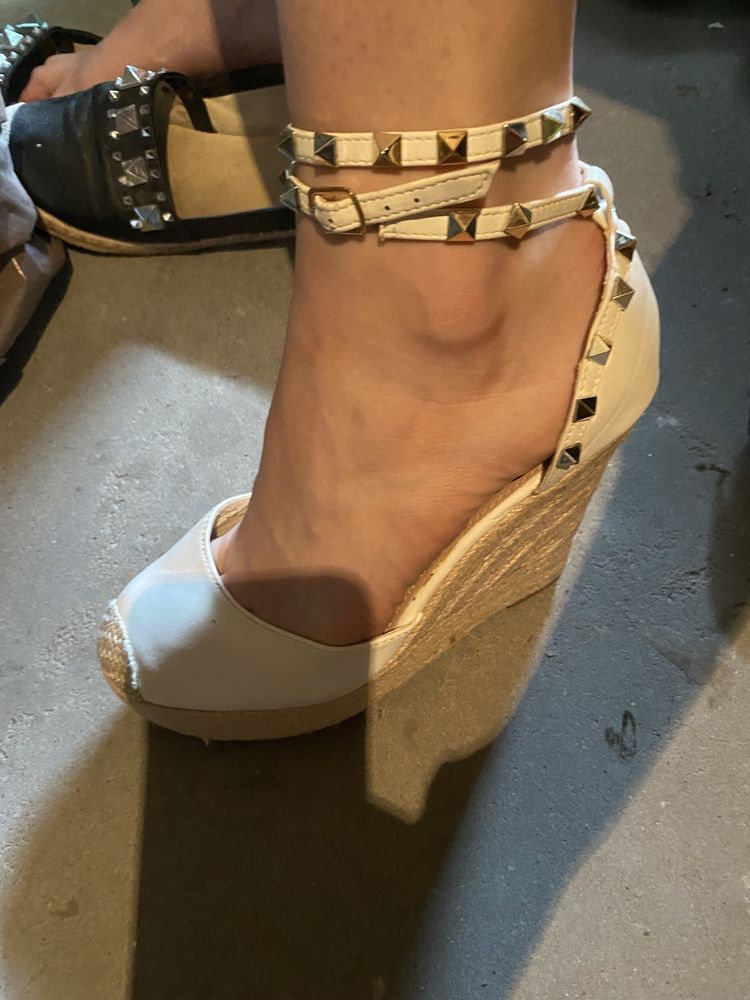 Buty na koturnie