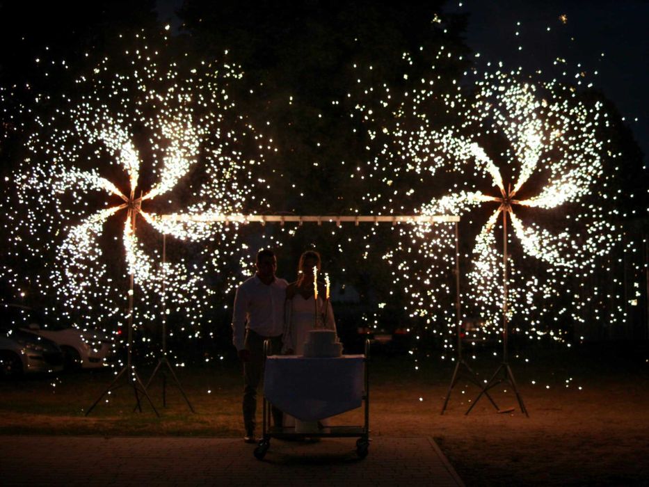 Wiatraki iskier , wodospad iskier, ciężki dym, dekoracje balonowe