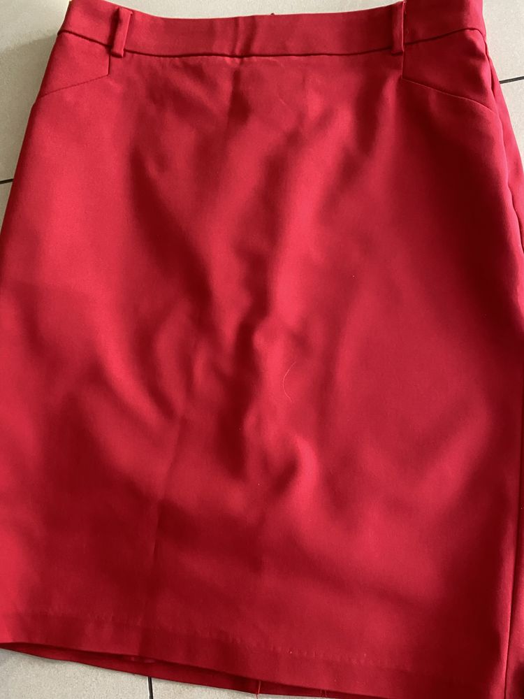 Czerwona spódnica 40