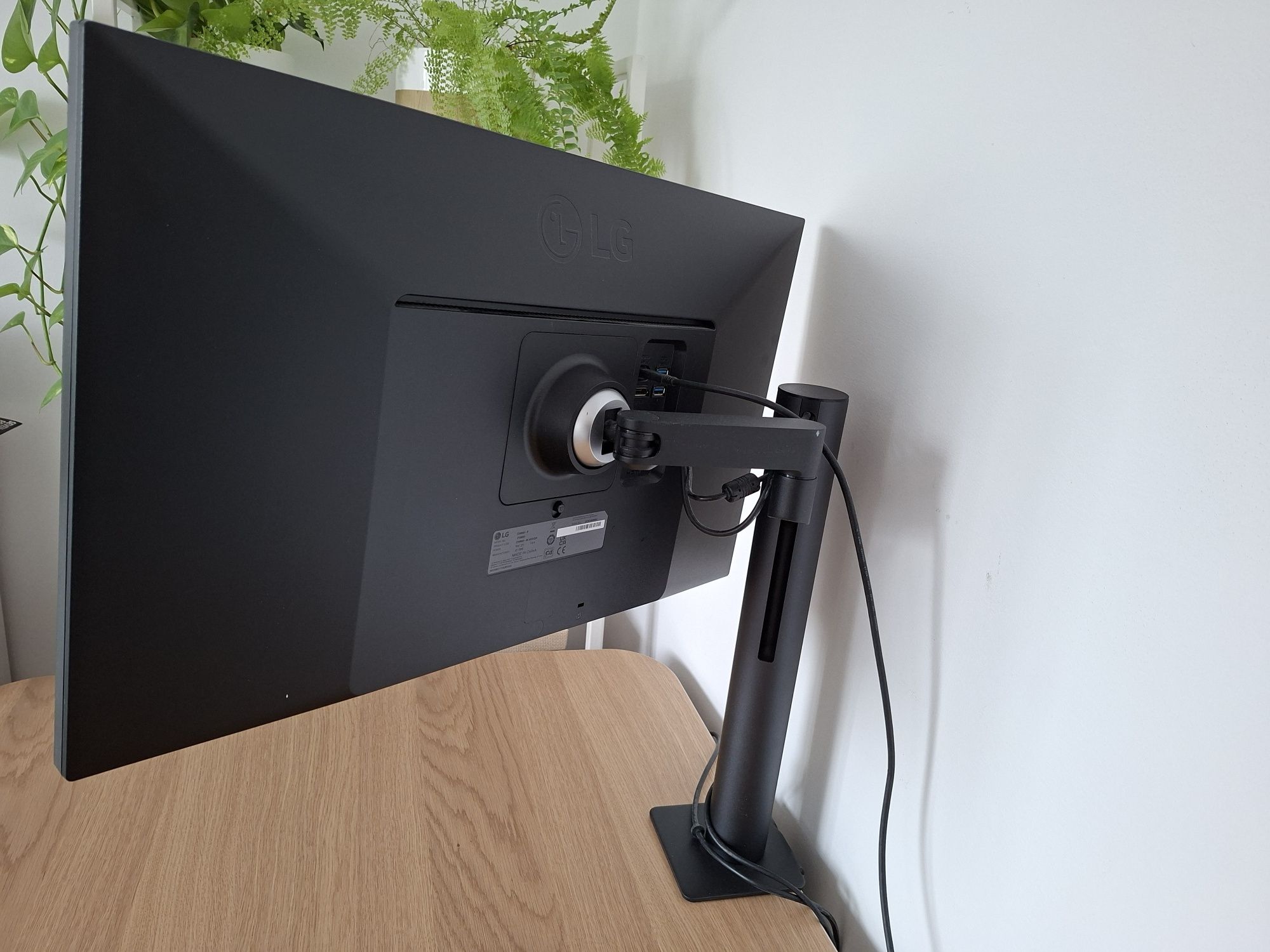 Monitor LGUltraFineDisplayErgo 27UN880 27cali 
LGUltraFineDisplayErgo