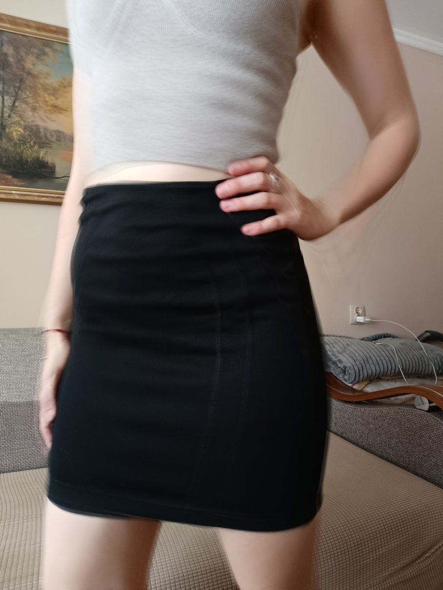 Spódnica mini czarna materiałowa obcisła dopasowana tuba 34/36 Xs/S