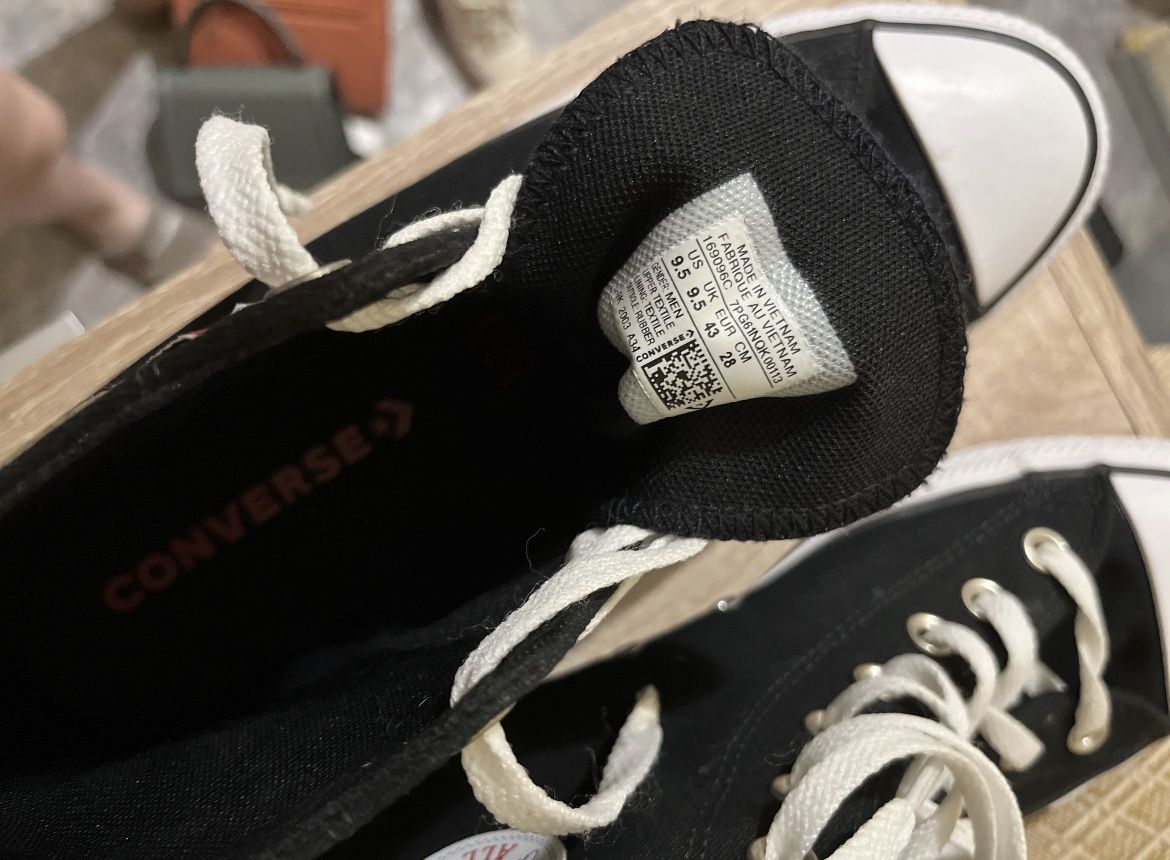 Кеды мужские CONVERSE 43 размер
К каждому заказу подарок. 
За вопроса