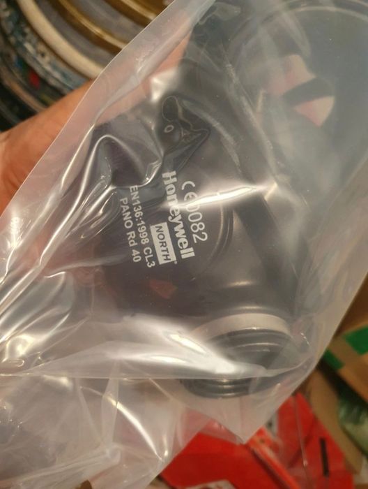 Maska pełna firmy Honeywell.