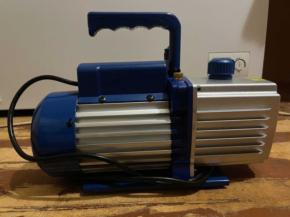 Продам вакуумні насоси Leeto