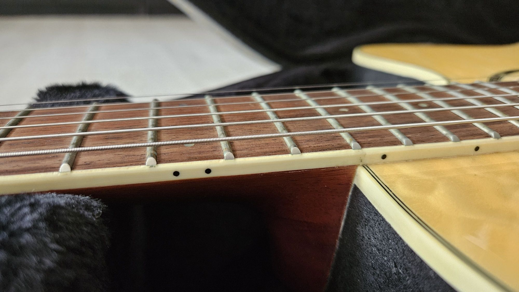 Gitara Ovation elektro-akustyczna