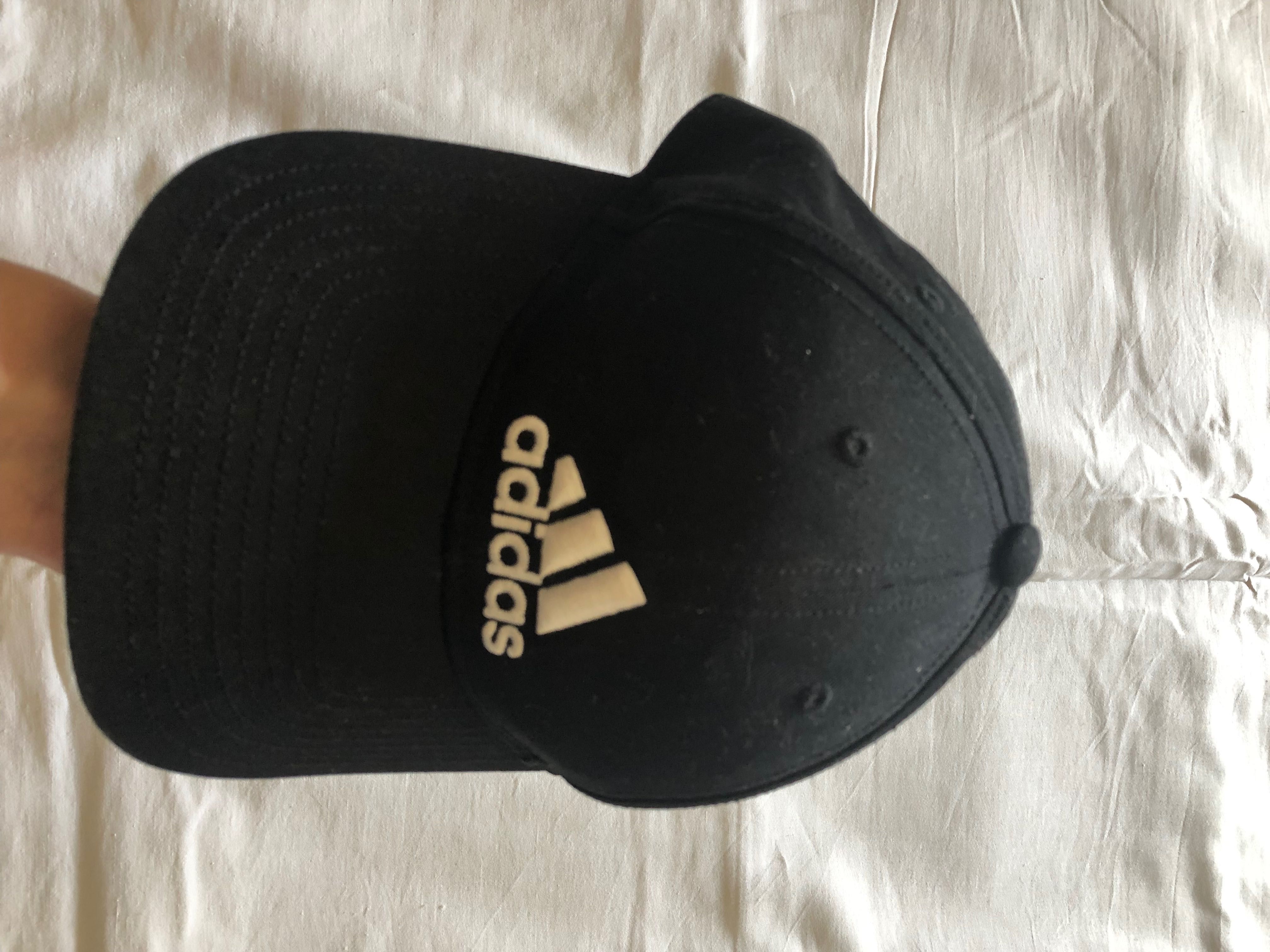 Chapéu preto (Adidas)