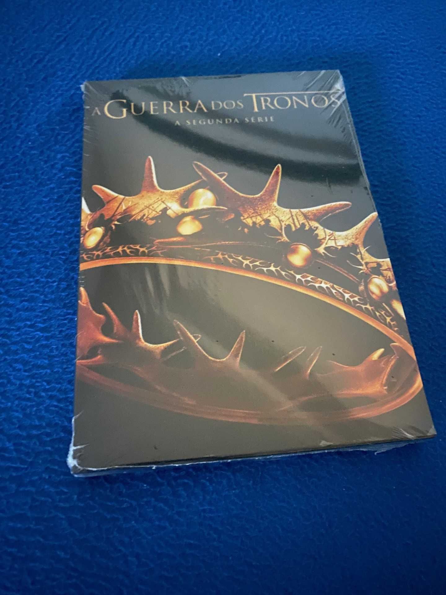 Segunda temporada da Guerra dos Tronos, embalagem por abrir.