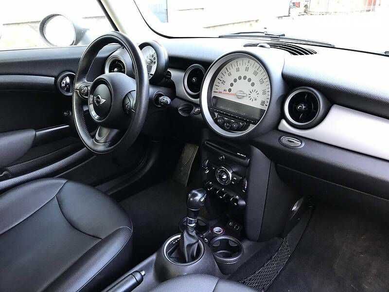 Продам Mini Cooper r56 2013г. Торг.