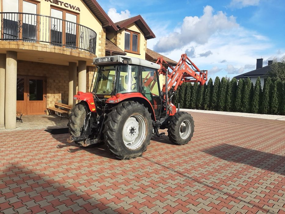 Massey Ferguson 5445 z turem