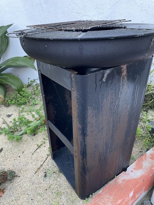 Churrasqueira a carvão – usada