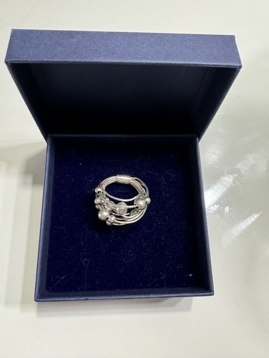 Продам очень красивое серебряное кольцо 925 пробы