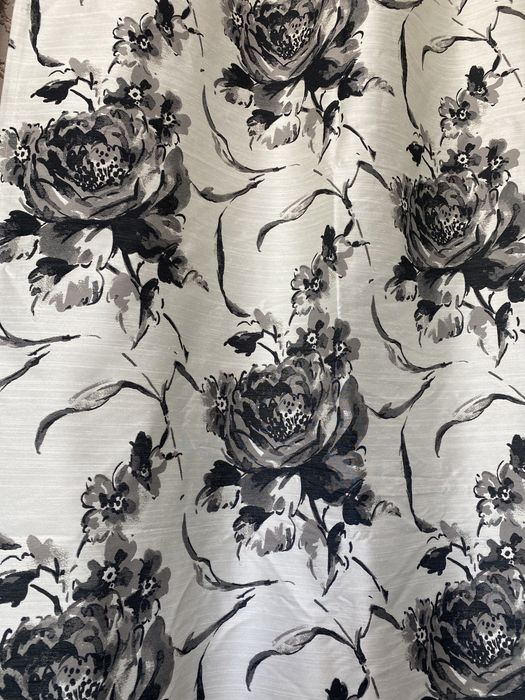 Шторы черно белые в цветы