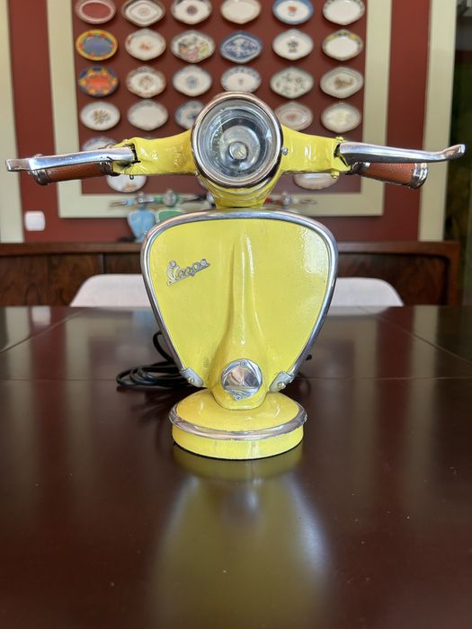 Candeeiro em forma de Vespa - Peça única e decorativa