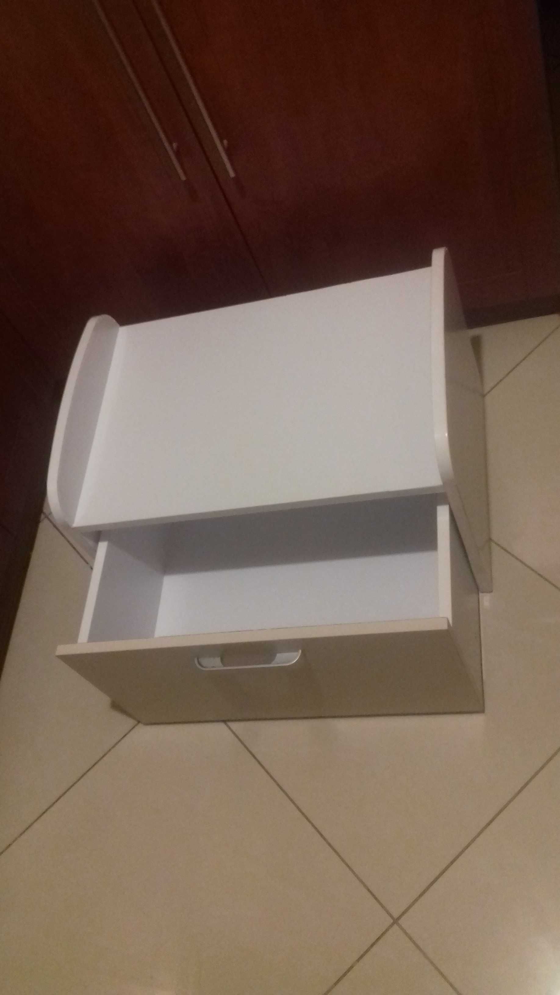 Szafka z szufladą na kółkach