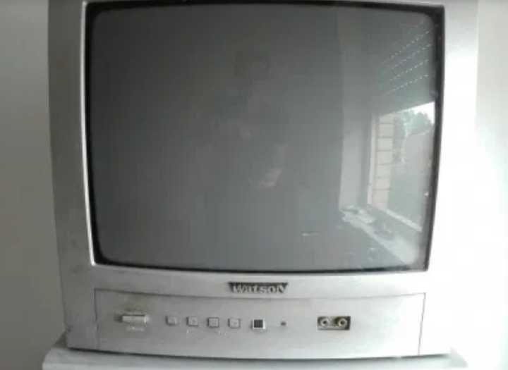 Televisão + vídeo (avariado)