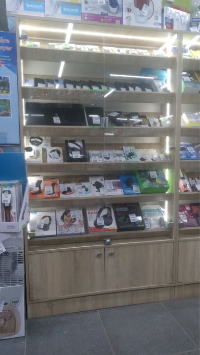 Стелаж тумба для мобільних аксесуарів.