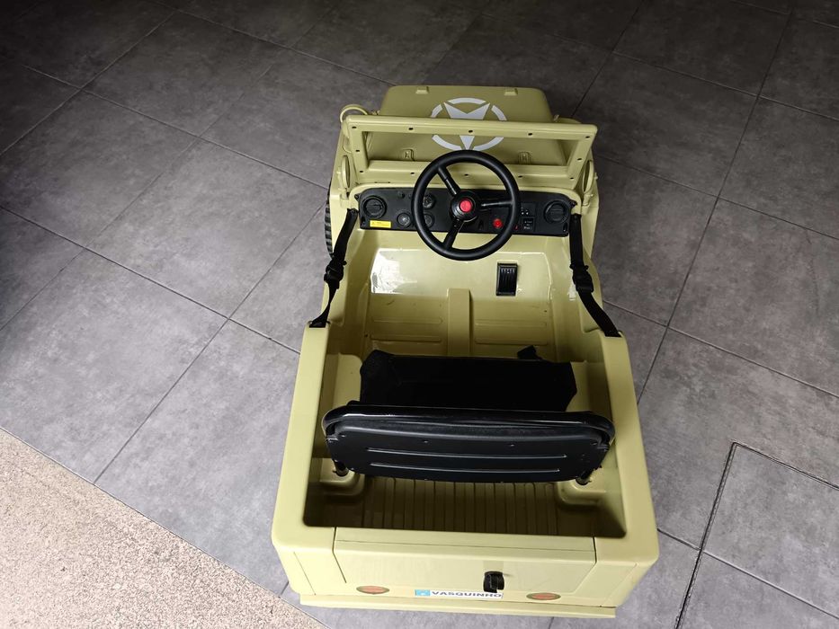 Carro elétrico estilo militar para crianças com bateria 12v