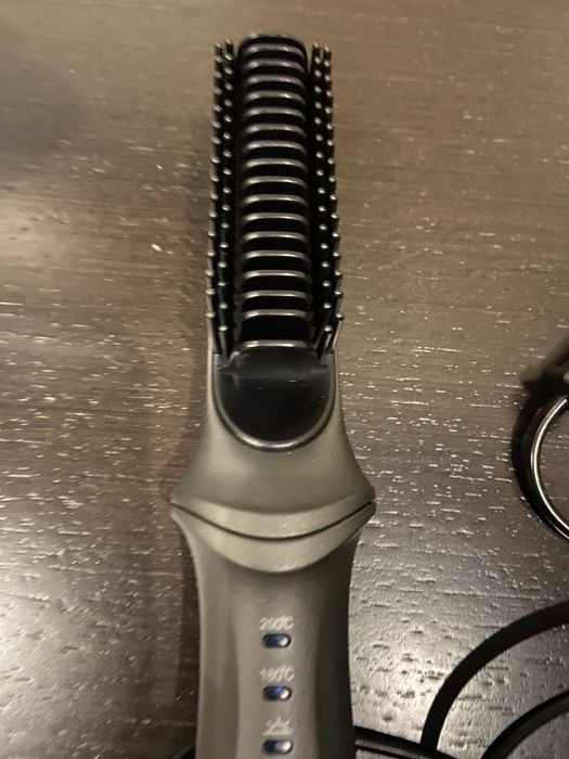 Escova eletrica, modeladora 220, facil de transportar e deixa o cabelo