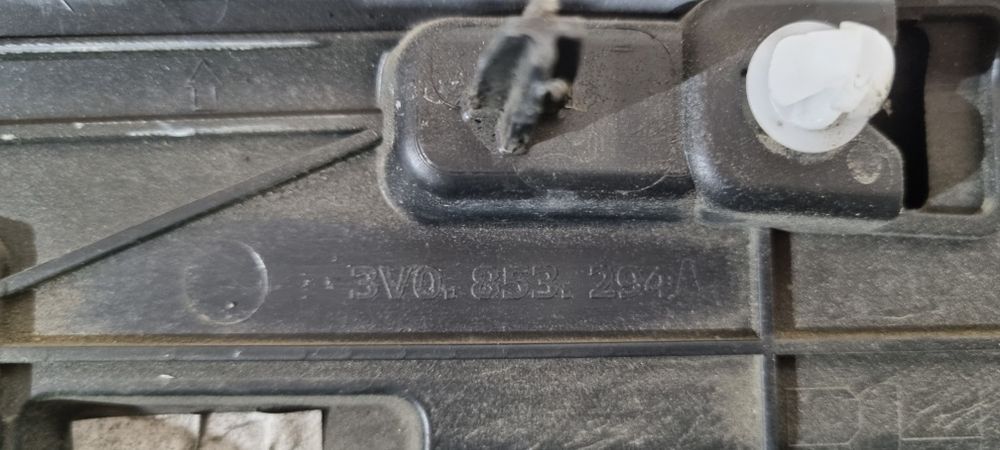 Listwa zgarniająca drzwi prawy przód dolna skoda superb III kombi