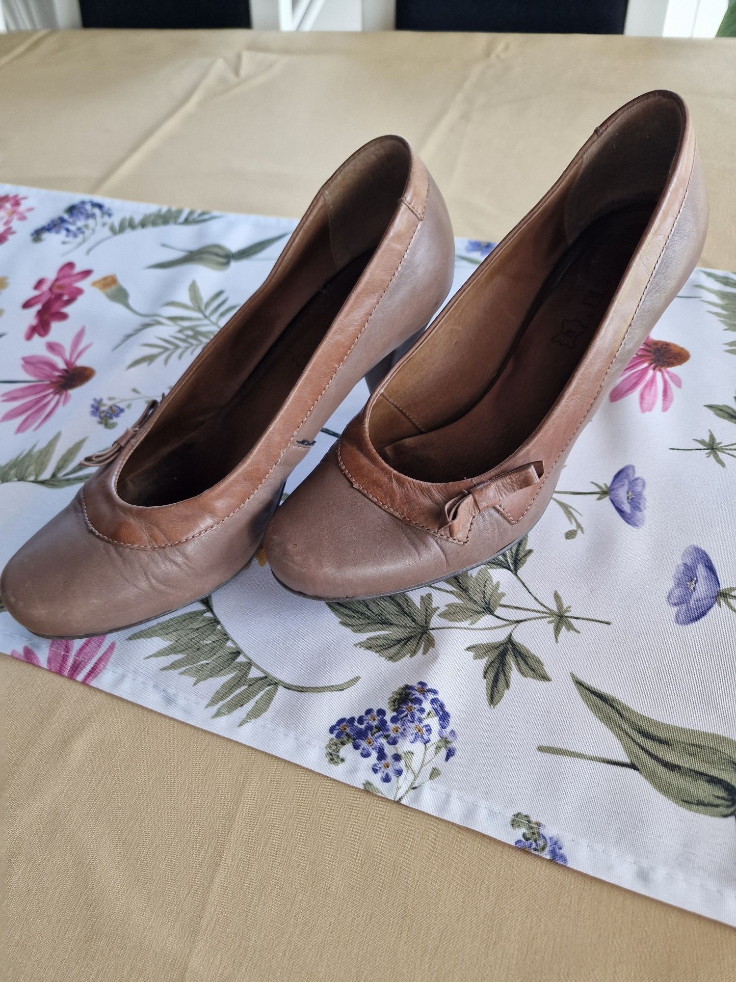 Skórzane botki LASOCKI 40